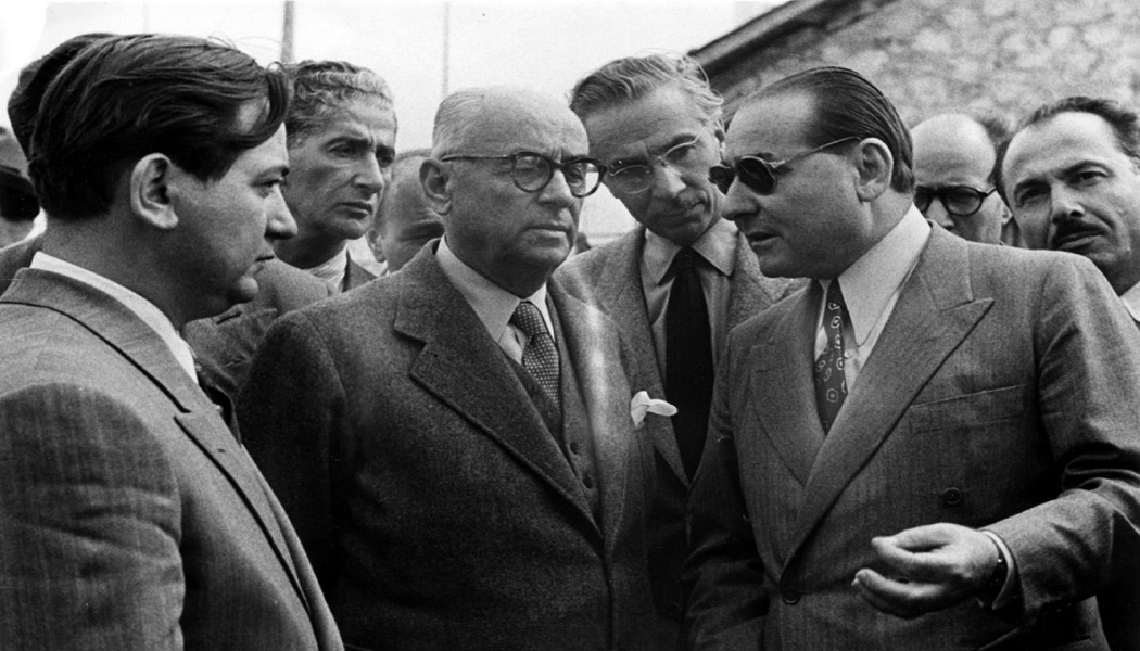 Türkiye’deki ekonomik kararlar bölümünde kullanılan tarihsel siyah beyaz haber fotoğrafı.